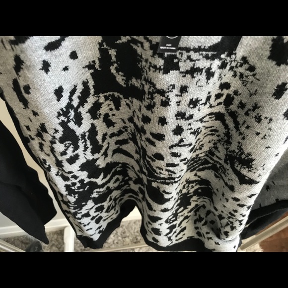 Kensie Tiger Sweater-Size S - Picture 6 of 7